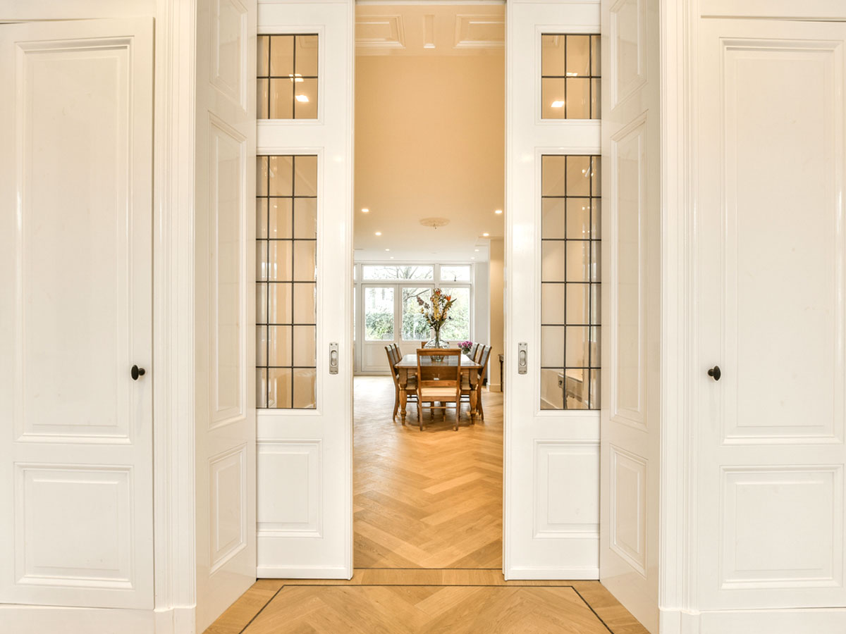 Sliding & Pocket Doors: Πώς να διαλέξεις την κατάλληλη πόρτα για τον χώρο σου;