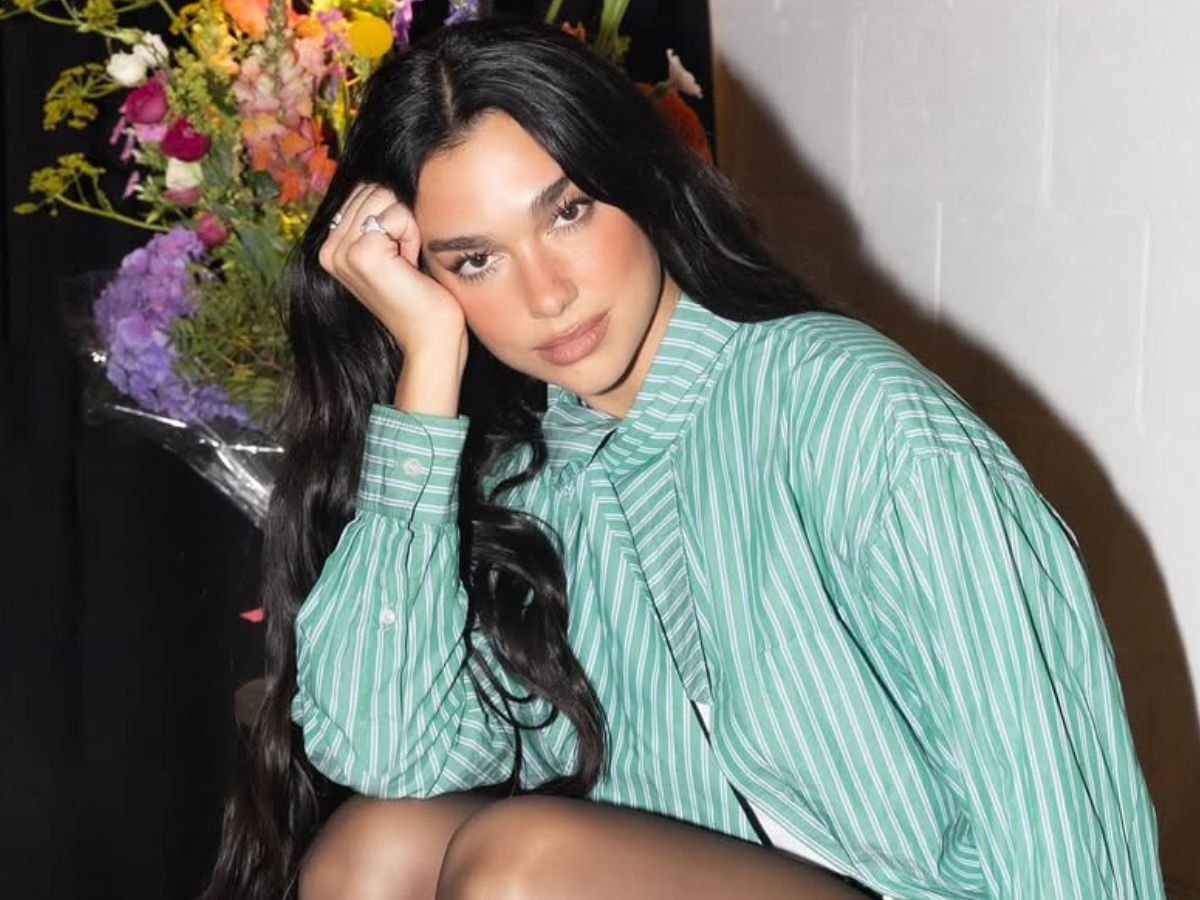 Dua Lipa: Bάζει χρώμα στο κλασσικό γαλλικό μανικιούρ!