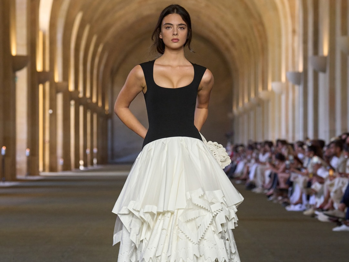 Jacquemus στις Βερσαλλίες: Ένα ρομαντικό ταξίδι στα παιδικά χρόνια του σχεδιαστή