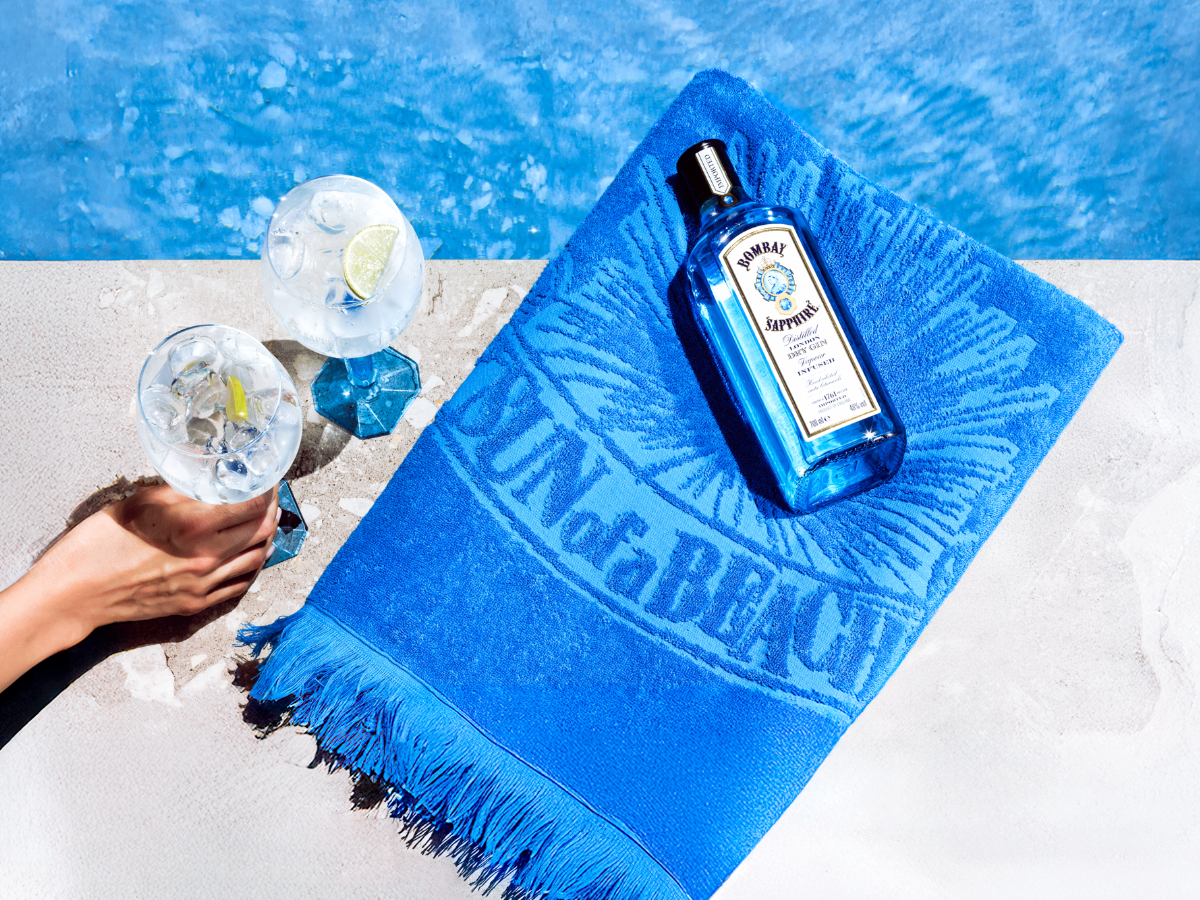 Το Bombay Sapphire premium gin υποδέχεται ένα υπέροχο καλοκαίρι που θα κυριαρχήσει το μπλε