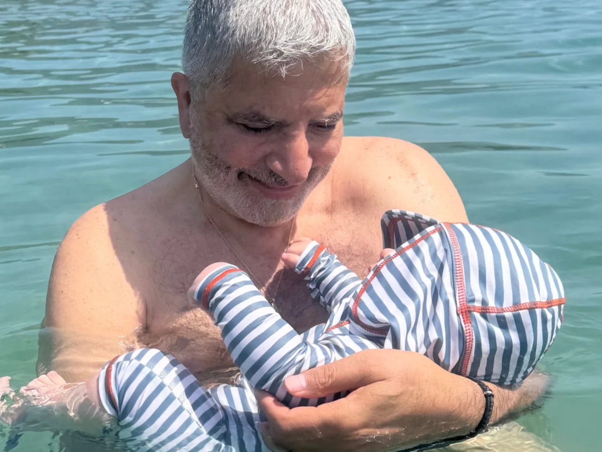 Γιώργος Πατούλης: Το πρώτο καλοκαίρι με τον τεσσάρων μηνών γιο του – Η αποκάλυψη για τη βάπτιση και το όνομα του μωρού