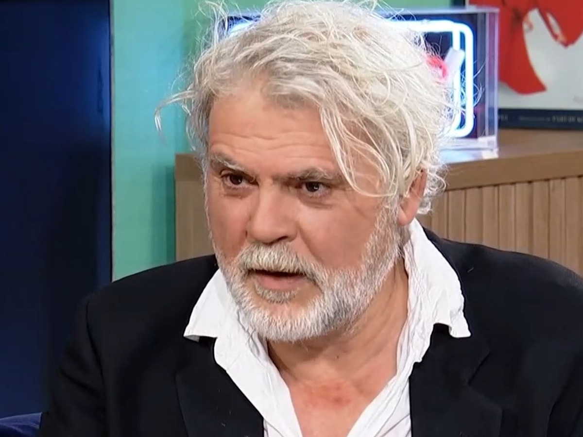 Νίκος Καραθάνος: Η εξομολόγηση για τη σχέση με τον Νίκο Κούρκουλο – «Εκείνο το βράδυ μου είπε: ποιος σε πείραξε αγόρι μου;»