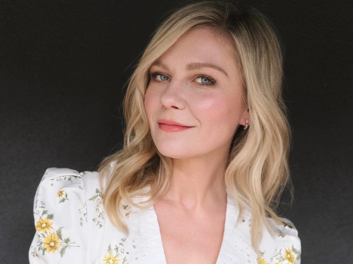 Καλεσμένη σε γάμο: Το floral φόρεμα της Kirsten Dunst είναι η τέλεια επιλογή!