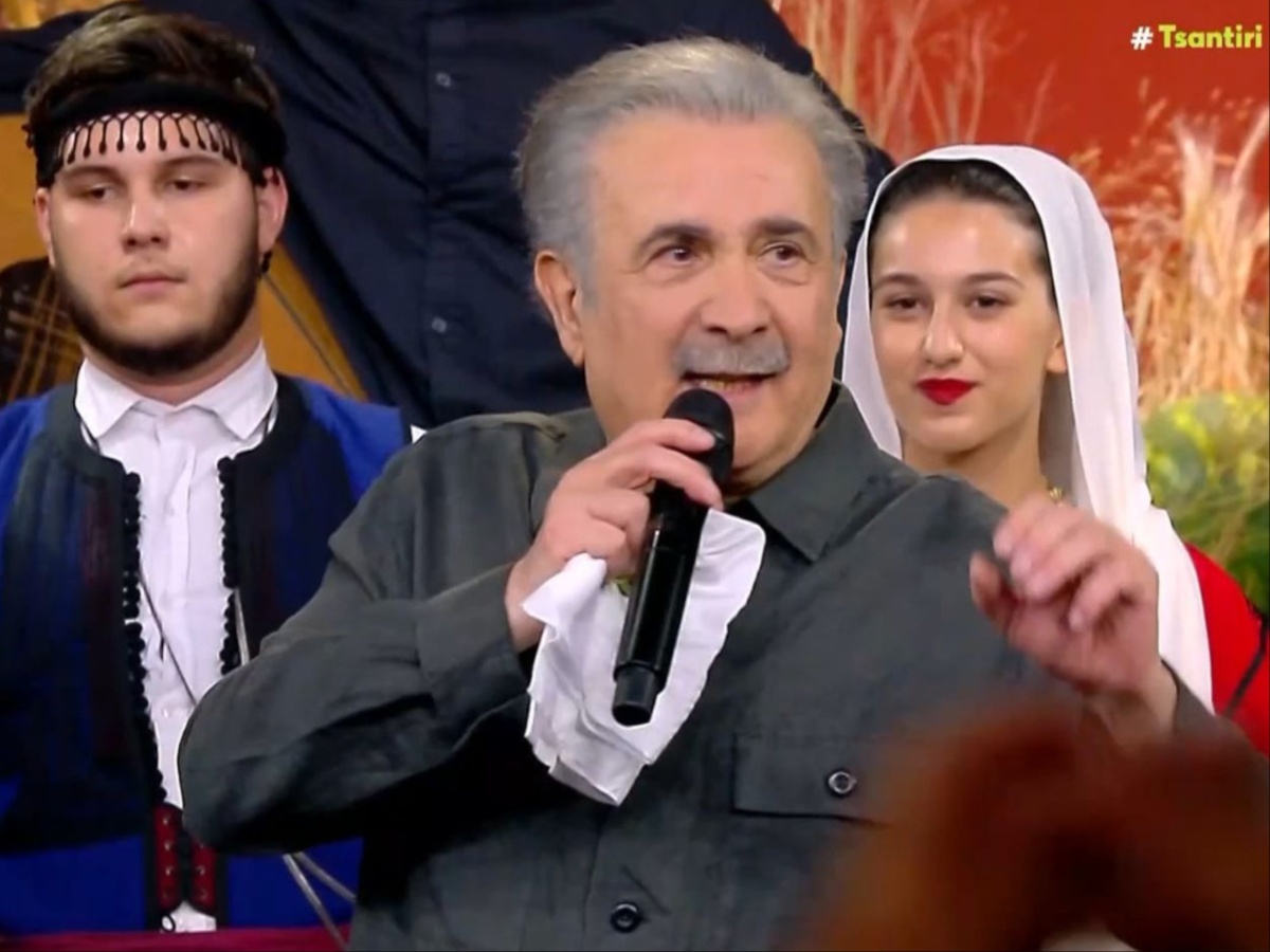Λάκης Λαζόπουλος: Αυλαία για το Αλ Τσαντίρι Νιουζ – «Μόνο οι ψυχές σας κρατάνε ζωντανό το Τσαντίρι»