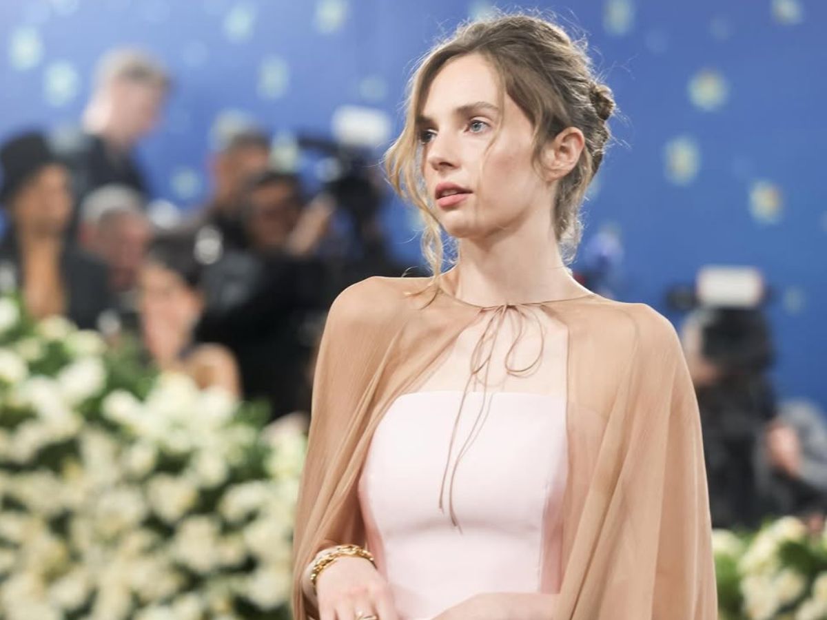 Maya Hawk: Αγκαλιάζει το natural beauty look και μας αρέσει πολύ