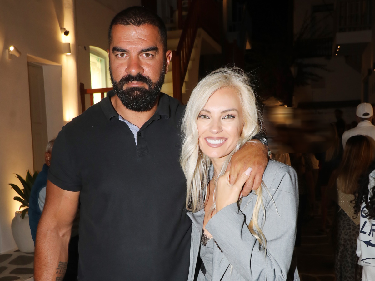 Τζούλια Νόβα – Μιχάλης Βιτζηλαίος: Αγκαλιασμένοι και ερωτευμένοι στη Μύκονο! Φωτογραφίες από την βραδινή τους έξοδο