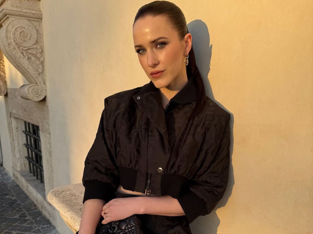 Το hairstyle της Rachel Brosnahan αποπνέει 60s vibes