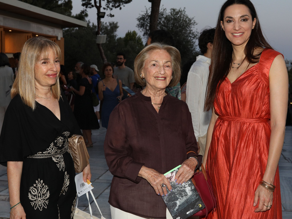 Δάφνη Σημίτη: Η πρώτη δημόσια εμφάνιση στην Επίδαυρο πέντε μήνες μετά τον θάνατο του Κώστα Σημίτη
