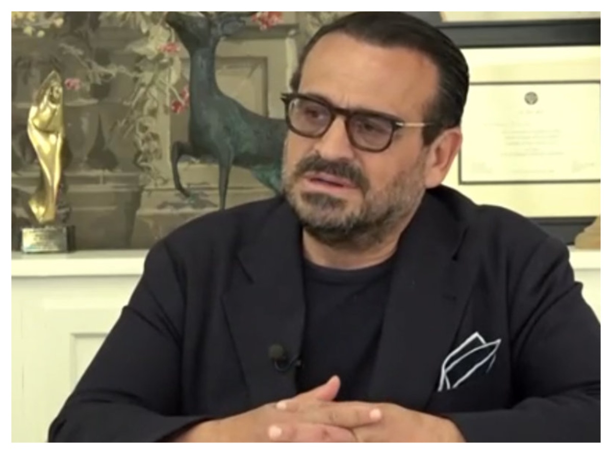 Βασίλης Ζούλιας: Δικαίωση για τη φωτιά στο ατελιέ του – Τα πρώτα λόγια στην κάμερα και το ποσό που θα λάβει ως αποζημίωση