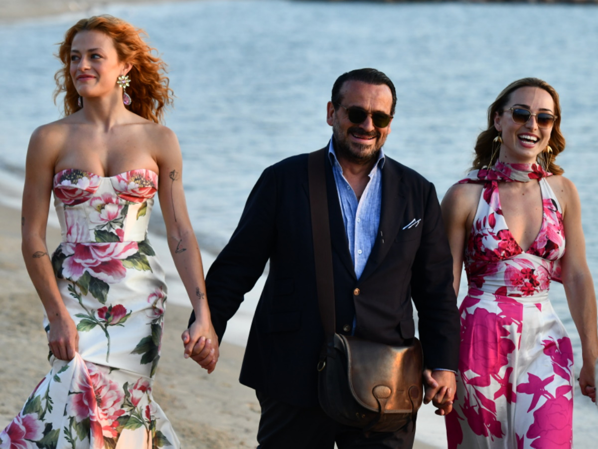 Βασίλης Ζούλιας: Το TLIFE στο opening του νέου καταστήματός του στην Γλυφάδα – Το fashion show πάνω στην παραλία