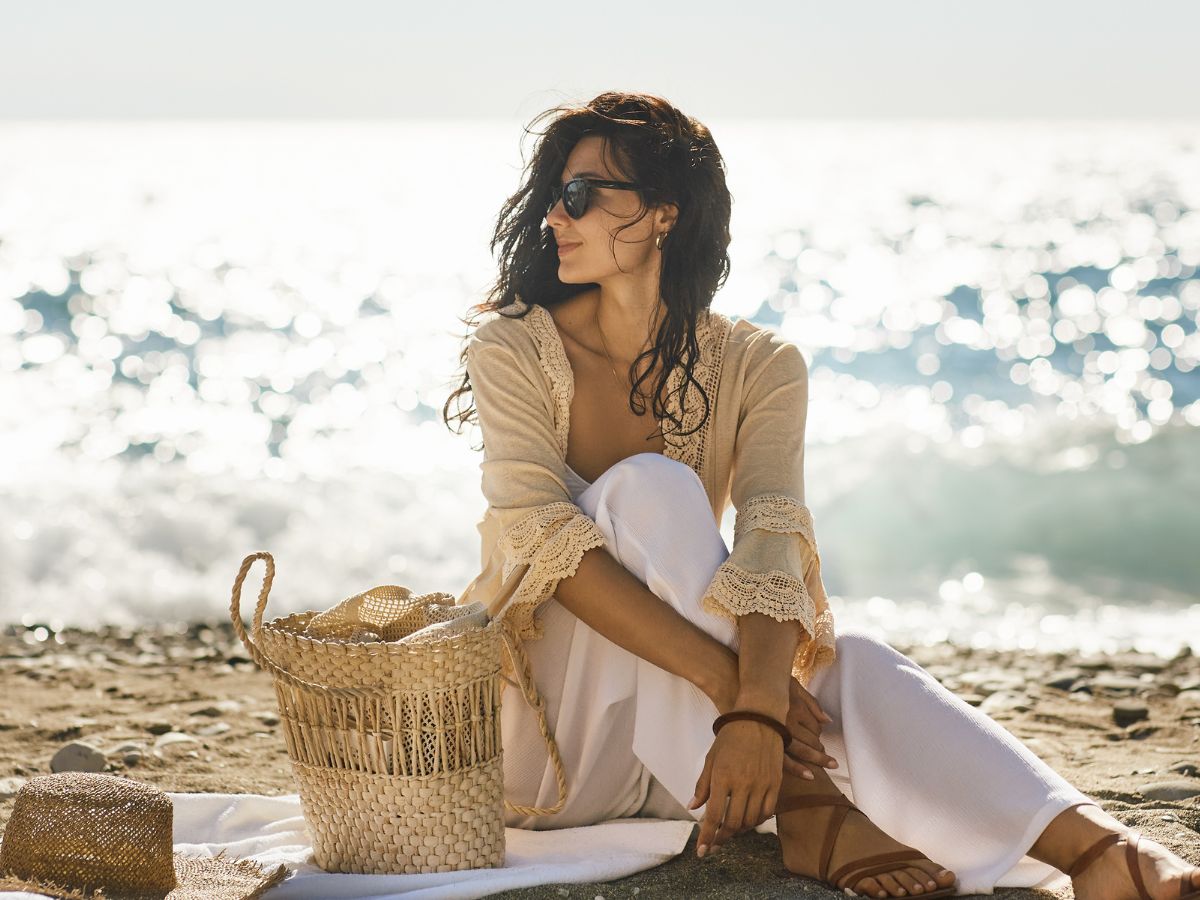 7 beauty essentials για ξέγνοιαστες στιγμές στην παραλία