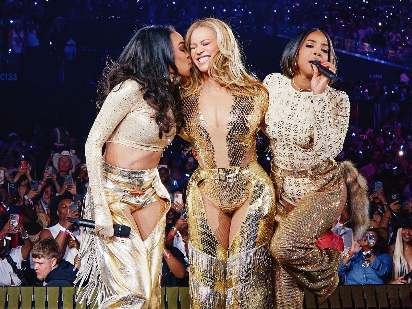 Beyoncé: Το Cowboy Carter Tour ολοκληρώθηκε με το επικό reunion των Destiny’s Child – Πόσο πιο glam το θέλεις;