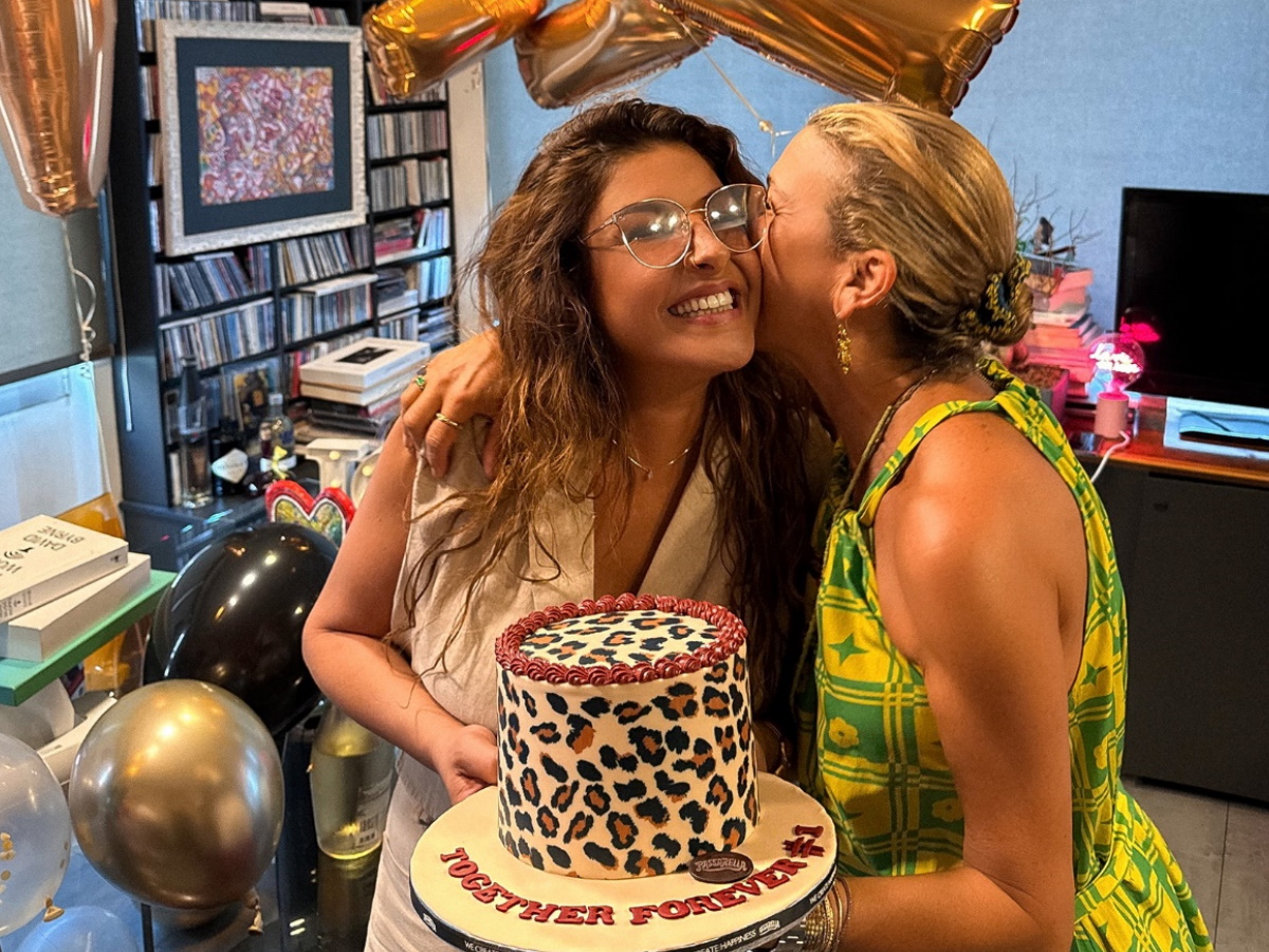 Έλενα Παπαρίζου: To party-έκπληξη για την ανανέωση της συνεργασίας της με τη Minos EMI