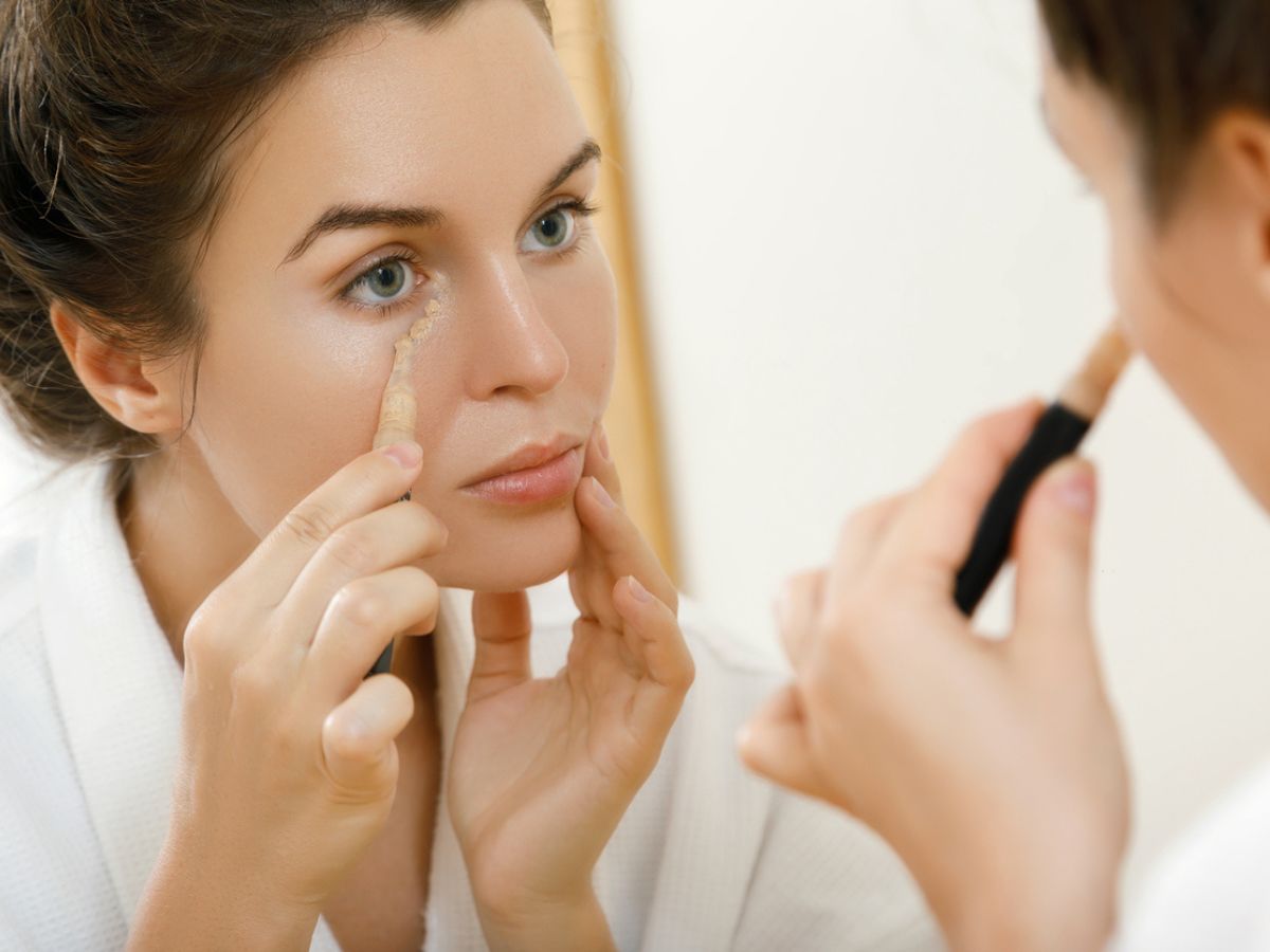 Έξυπνα hacks για να εφαρμόζεις concealer σαν επαγγελματίας