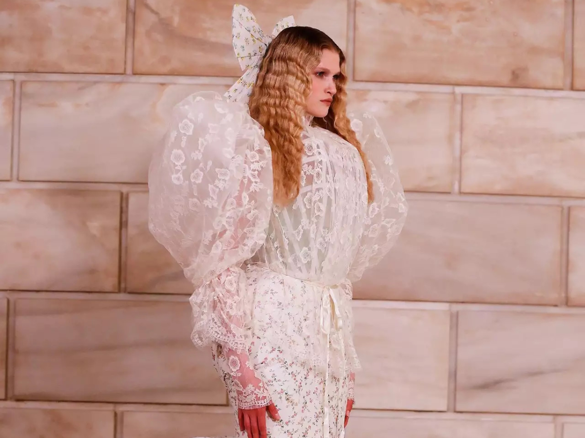 Marc Jacobs: Από τα oversized ρούχα μέχρι τα sky-high shoes η νέα συλλογή άγγιξε την υπερβολή του στιλ