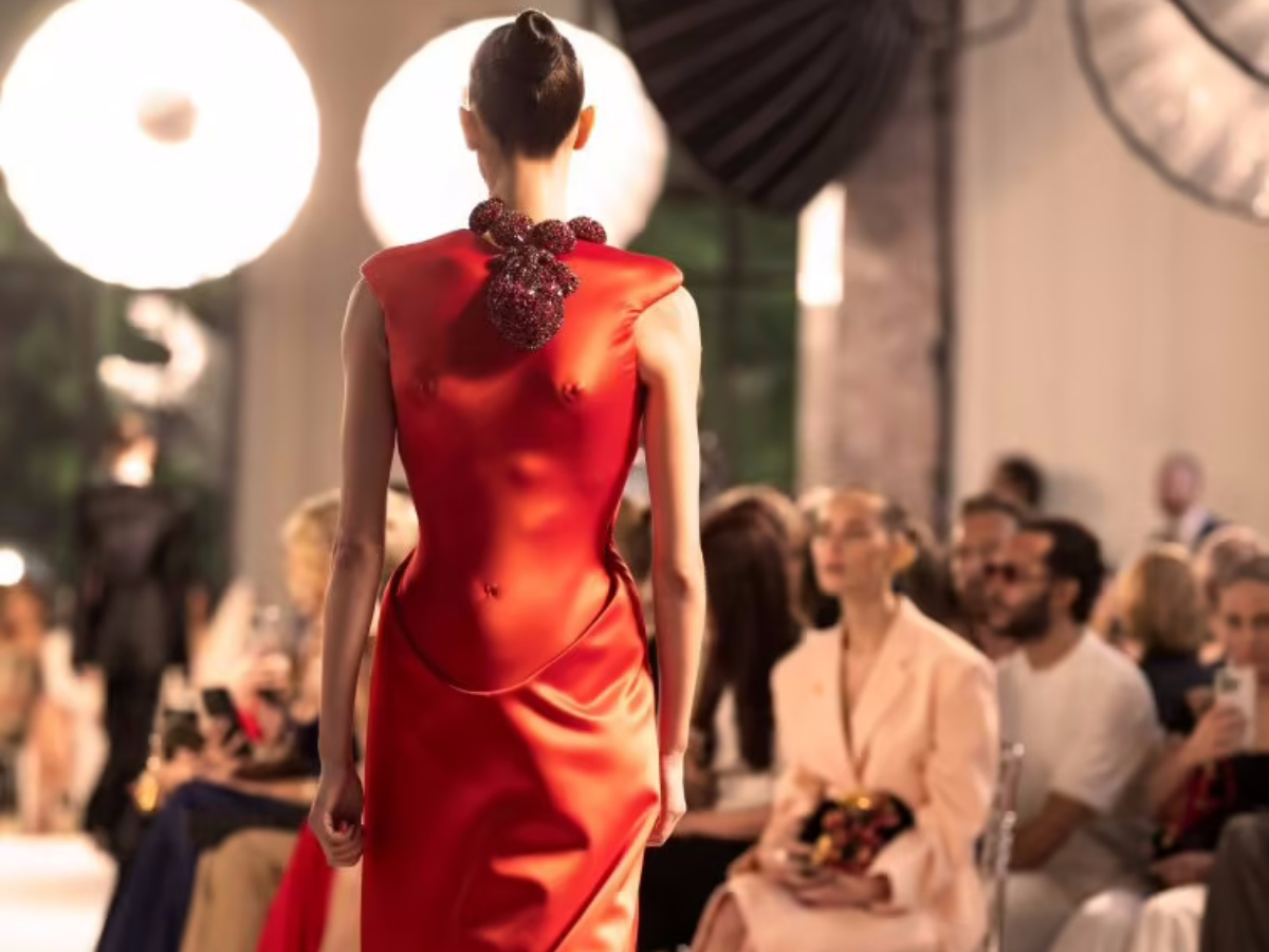 Schiaparelli: Ο οίκος άνοιξε την Couture week στο Παρίσι με ένα show- Μανιφέστο!