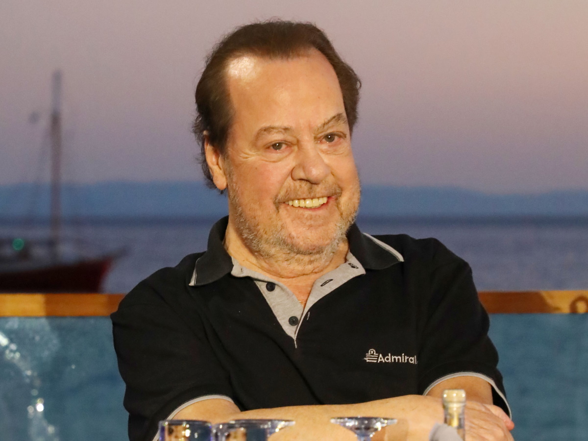 Γιάννης Πάριος: «Και στους δυο γάμους μου έχω κάνει εγώ τα περισσότερα λάθη, αλλά τα μεγαλύτερα δώρα μου τα έχουν κάνει εκείνες»