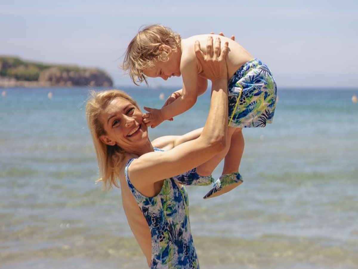 Γιούλικα Σκαφιδά: Οι νέες φωτογραφίες από τις διακοπές με τον γιο της στην Καλαμάτα