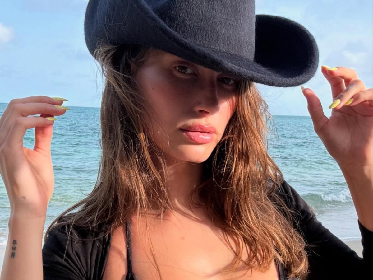 Το glass polka dot μανικιούρ της Hailey Bieber είναι ότι πιο χαριτωμένο έχεις δει τελευταία