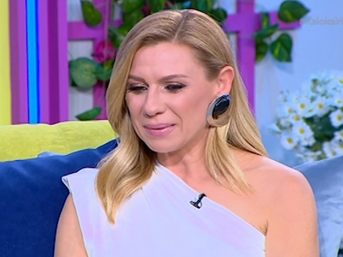 Κατερίνα Καραβάτου: Βούρκωσε on air για την κόρη της – «Διάβαζε το κείμενο της παράστασης του Κρατερού γιατί ήθελε να τον βοηθήσει»
