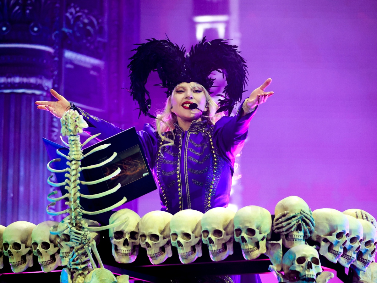 Lady Gaga: Στο Las Vegas με Αναγεννησιακό – goth hairstyle