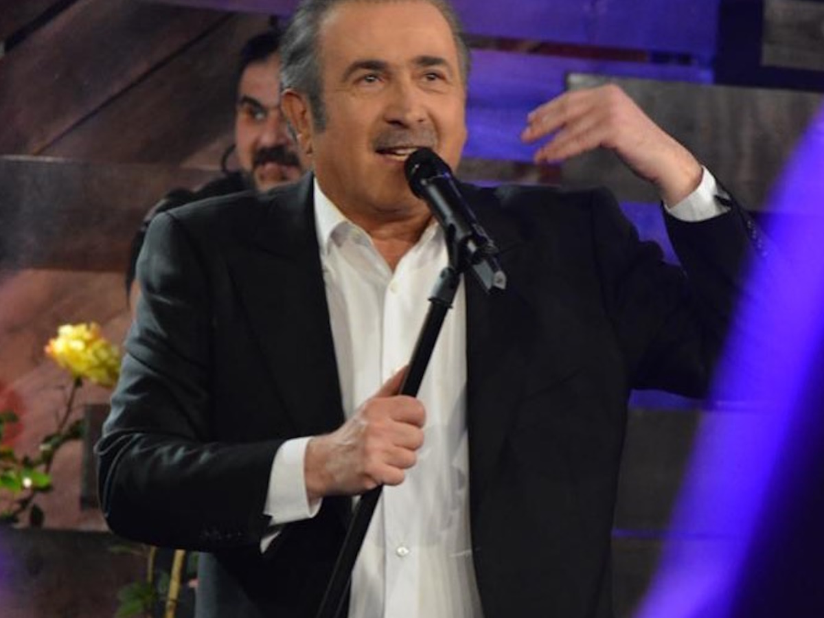 Λάκης Λαζόπουλος: Πάντρεψε την κόρη του στην Πάρο – Οι 100 καλεσμένοι και το γαμήλιο beach party