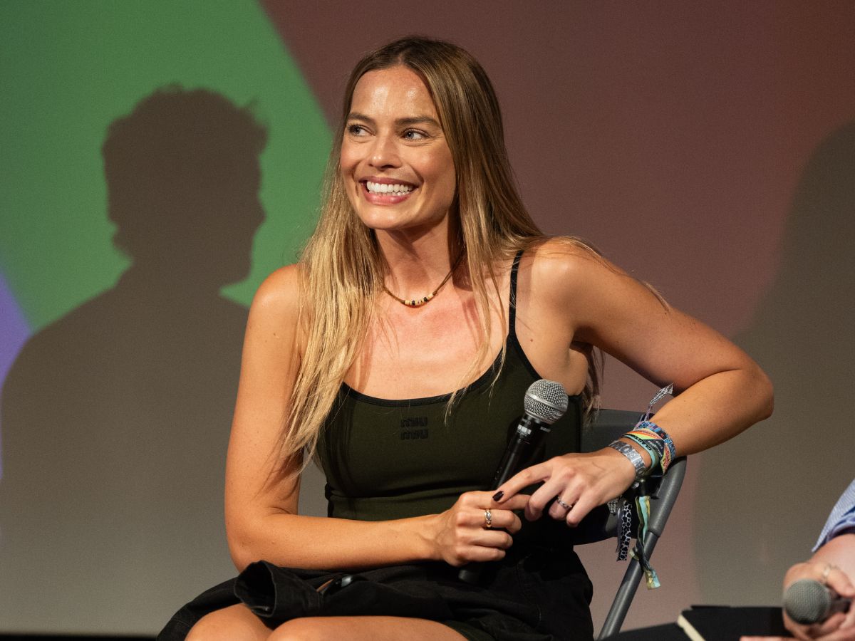 Margot Robbie: Αποχαιρετά τη Barbiecore αισθητική
