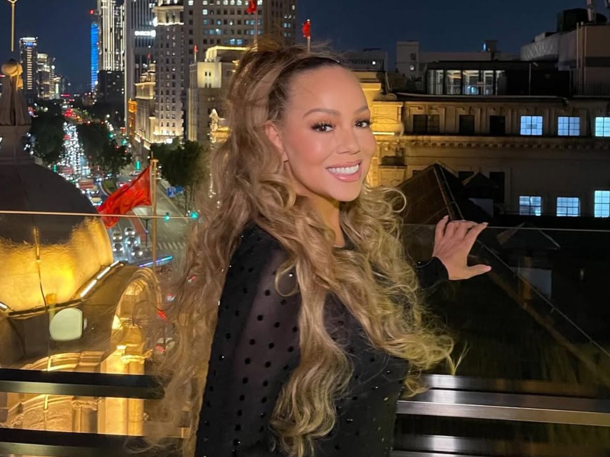 Η sleek χαμηλή αλογοουρά της Mariah Carey είναι το τέλειο inspo αν έχεις μακριά μαλλιά