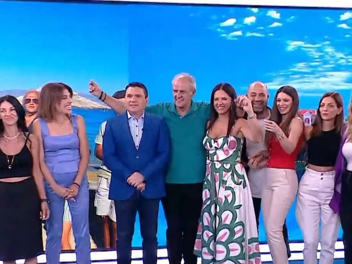 Φινάλε για το «MEGA Σαββατοκύριακο»: Έτσι αποχαιρέτησαν Ντίνος Σιωμόπουλος και Στέλλα Γκαντώνα