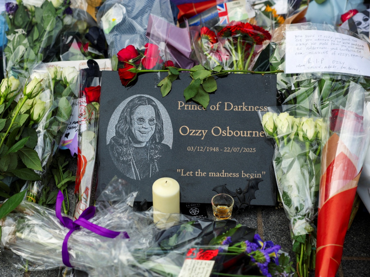 Ozzy Osbourne: Χιλιάδες θαυμαστές αποχαιρετούν τον «πρίγκιπα του σκότους» στο Μπέρμιγχαμ – Φωτογραφίες