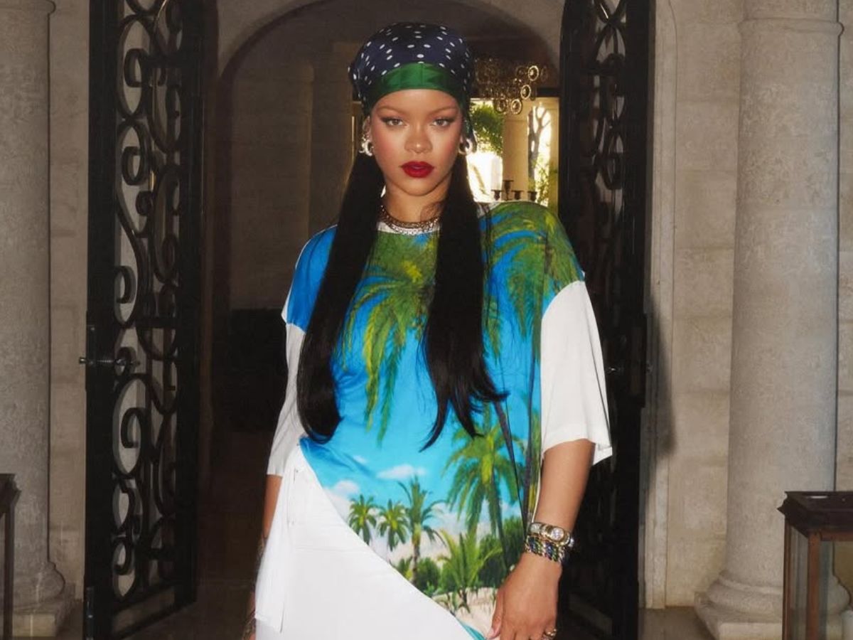 Η Rihanna με τέλειο ροζ περλέ μανικιούρ στην πρεμιέρα της ταινίας «Smurfs»