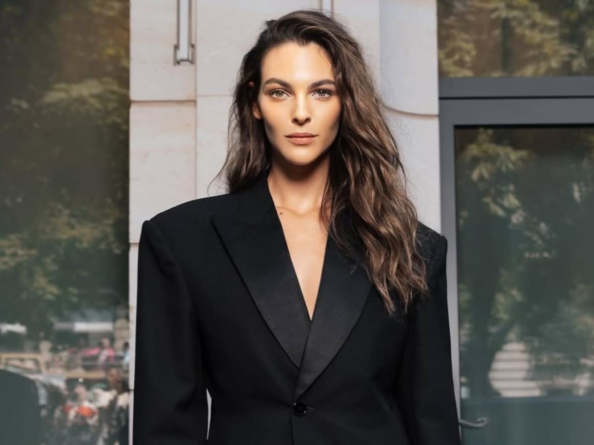 H Vittoria Ceretti εμφανίστηκε στο Παρίσι υιοθετώντας δύο κομψά hairstyles