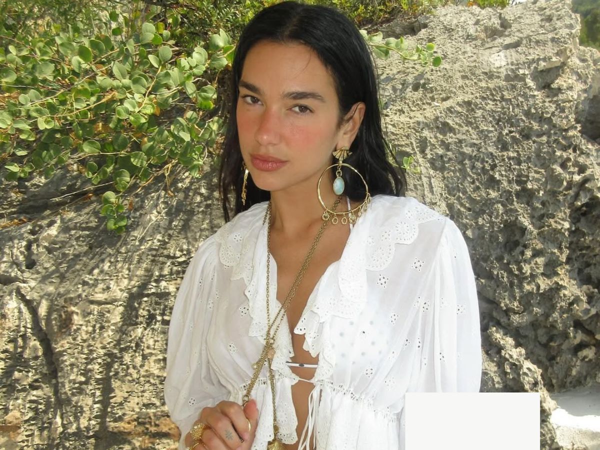 Dua Lipa: Υιοθέτησε ένα τολμηρό rainbow μανικιούρ στο πάρτυ γενεθλίων της
