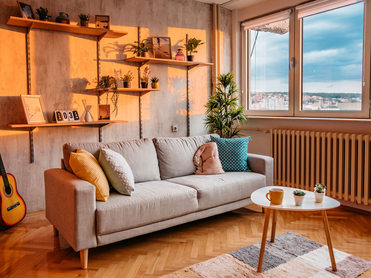 Golden Hour Decor: Πώς να φέρεις το μαγικό φως του ηλιοβασιλέματος στη διακόσμηση του σπιτιού σου