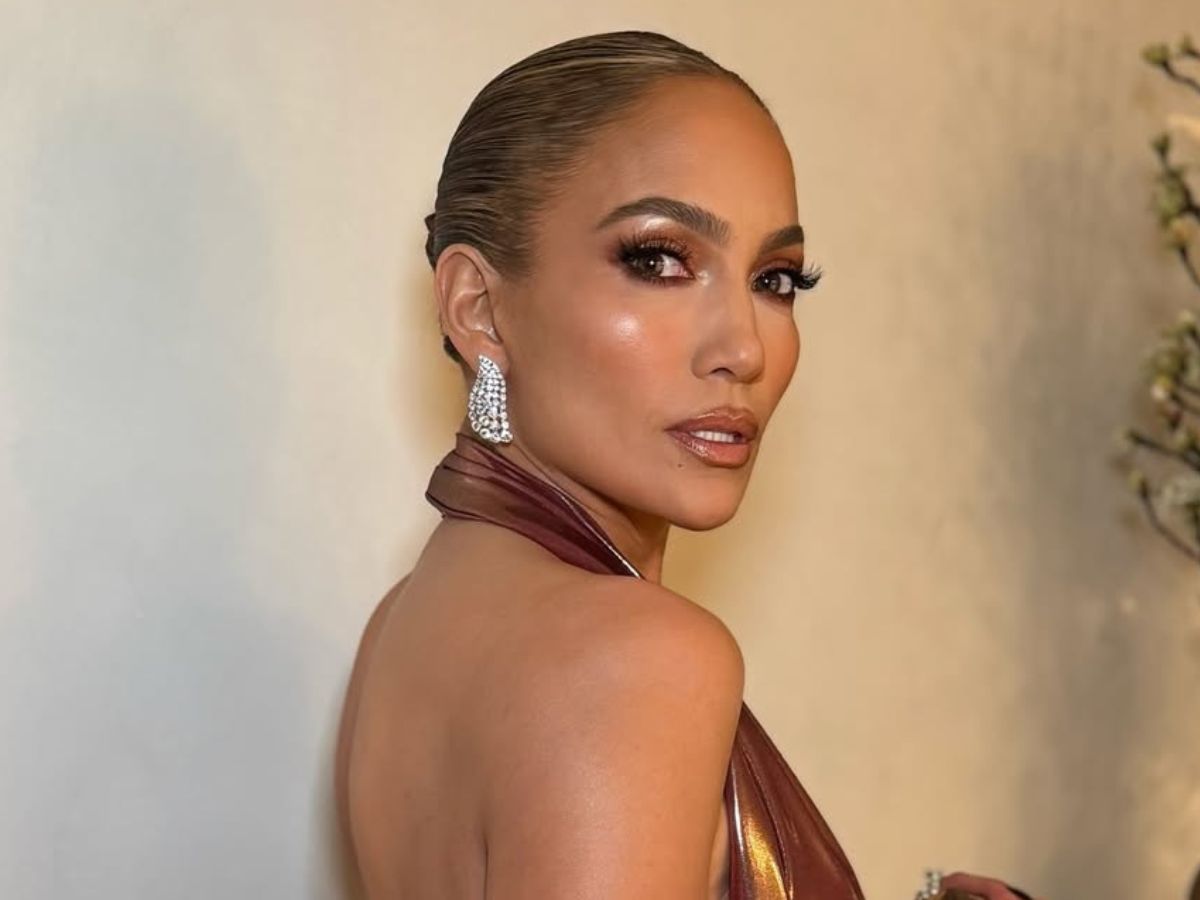 Jennifer Lopez: Το creamy μανικιούρ της έκλεψε τις εντυπώσεις στην Αίγυπτο