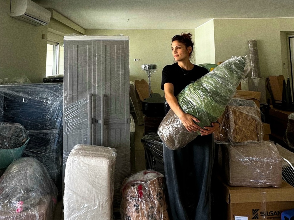 Μαίρη Συνατσάκη: Μετακομίζει ξανά – «Όχι πάλι ρε παιδιά»