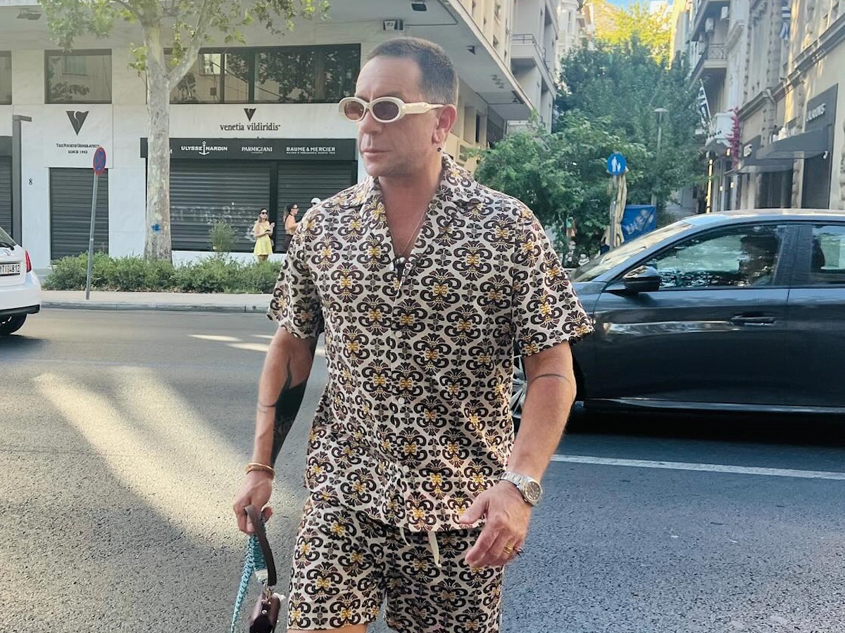 Ο Γιώργος Μαζωνάκης πήγε για κούρεμα και ξύρισμα μετά τη νοσηλεία στο Δρομοκαΐτειο