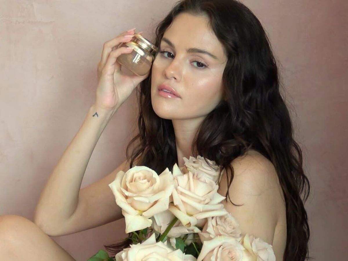 Το πρώτο άρωμα της Selena Gomez για τη Rare Beauty είναι γεγονός και υπόσχεται να μας συνεπάρει