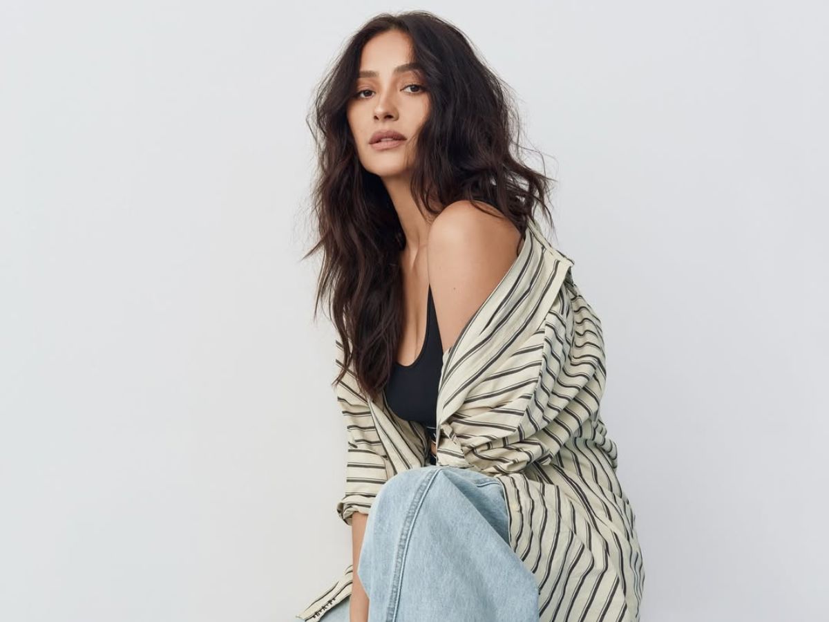 H Shay Mitchell μας δείχνει τι πάει να πει ανεπιτήδευτο glam