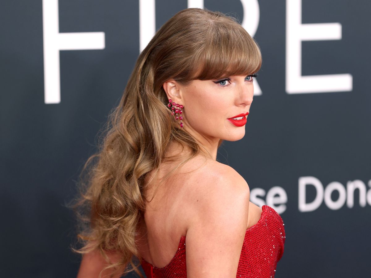 Taylor Swift: Αρραβωνιάστηκε με το απόλυτο milky nude μανικιούρ
