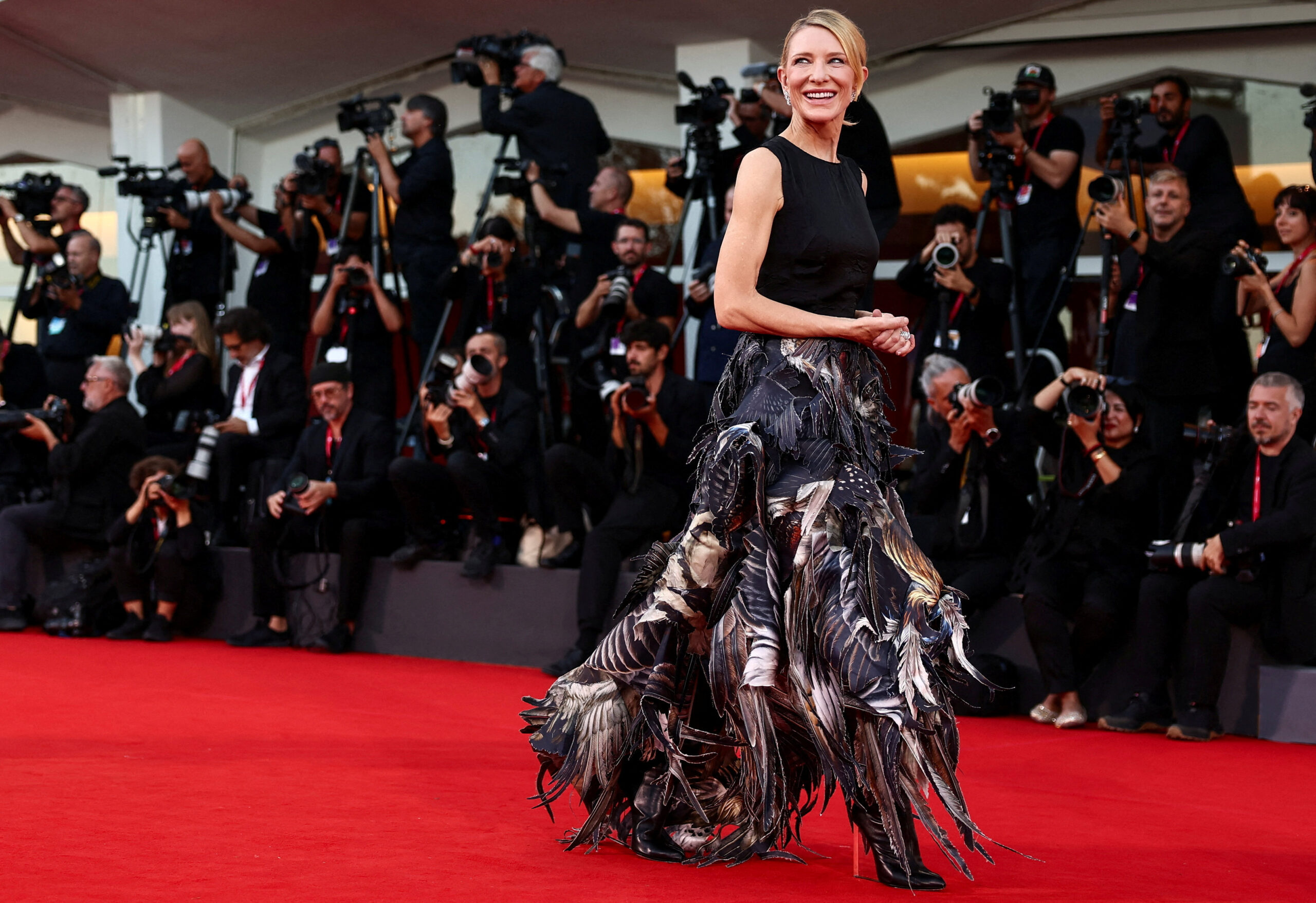 Cate Blanchett: Η avant-garde εμφάνισή της στο κόκκινο χαλί της Βενετίας φέρει την υπογραφή του οίκου Maison Margiela