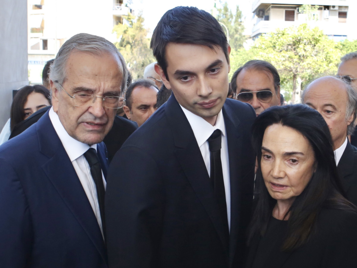 Λένα Σαμαρά: Στο Α’ Νεκροταφείο Αθηνών η οικογένεια της για το μνημόσυνο για τις 40 ημέρες από τον θάνατό της – Φωτογραφίες
