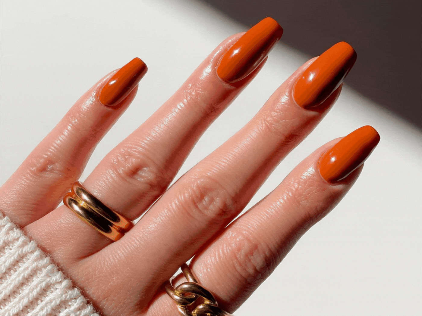 Νύχια: Από το black cherry μέχρι το olive green αυτά είναι τα hot nail trends του φθινοπώρου