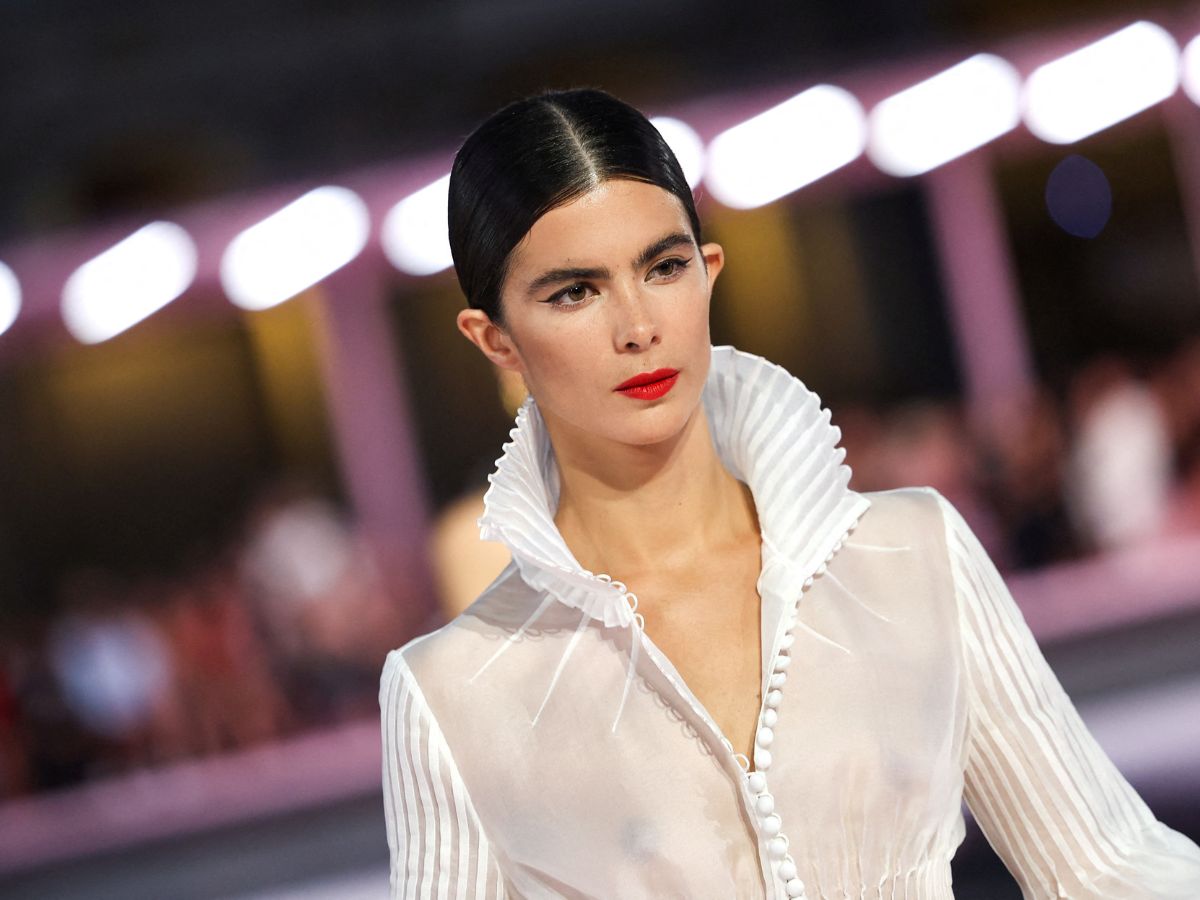 Carolina Herrera ss26: Mόδα, τέχνη και flamenco beauty looks στην καρδιά της Μαδρίτης