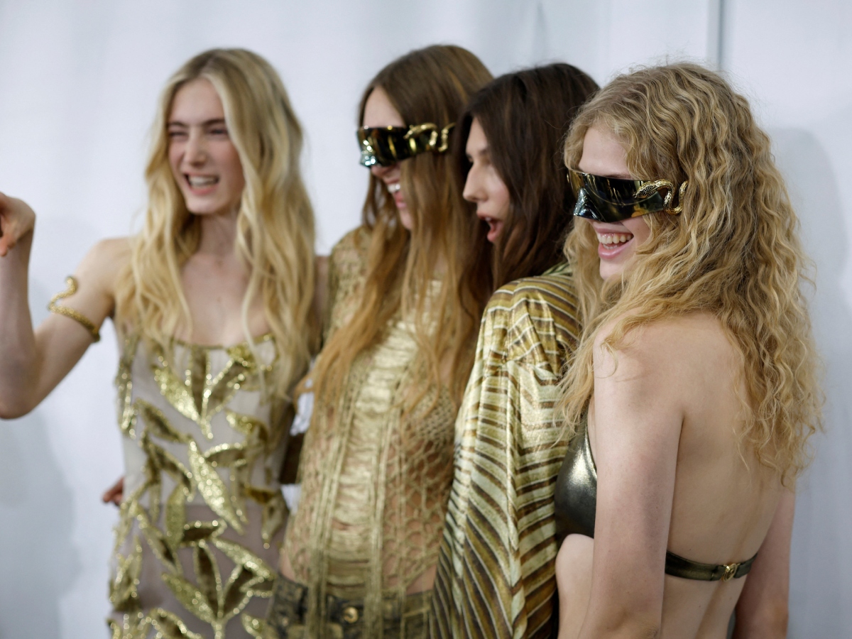 Roberto Cavalli SS26: Bohemian beauty looks με γερές δόσεις λάμψης