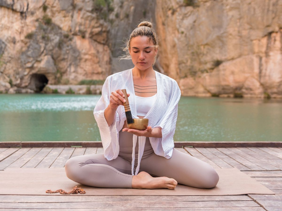 Crown Chakra Healing: Η δύναμη της σύνδεσης με τον εαυτό σου