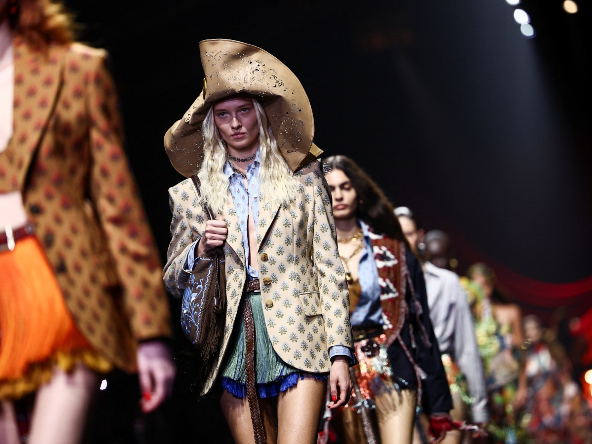 Etro SS26: Η νέα συλλογή του Marco de Vincenzo δεν ψιθυρίζει, φωνάζει