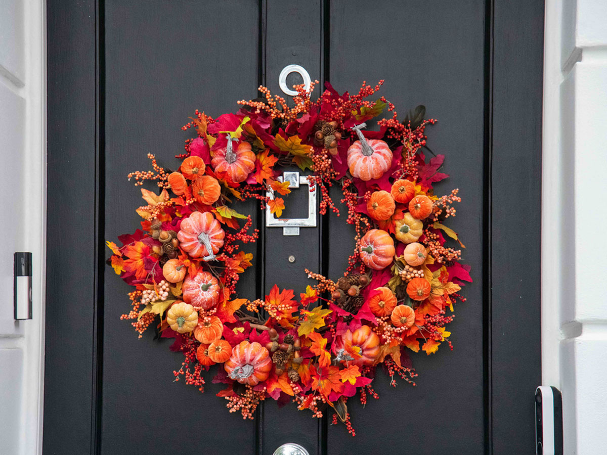 Αυτό είναι το τέλειο φθινοπωρινό στεφάνι για την πόρτα σου – Ζεστά χρώματα, φυσικά στοιχεία, cozy διάθεση!