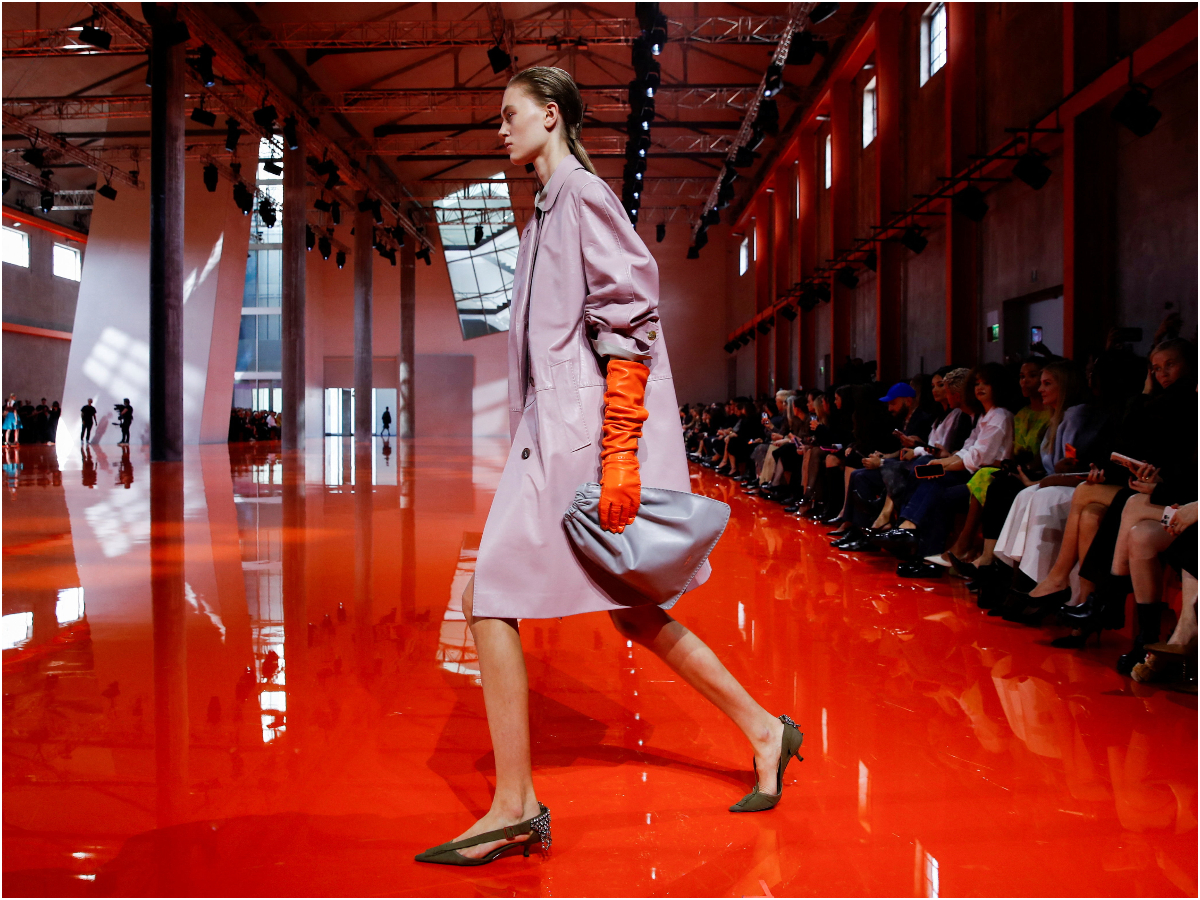 Prada SS26: Η συλλογή που είδαμε στο Μιλάνο ξαναγράφει του κανόνες του σύγχρονου style