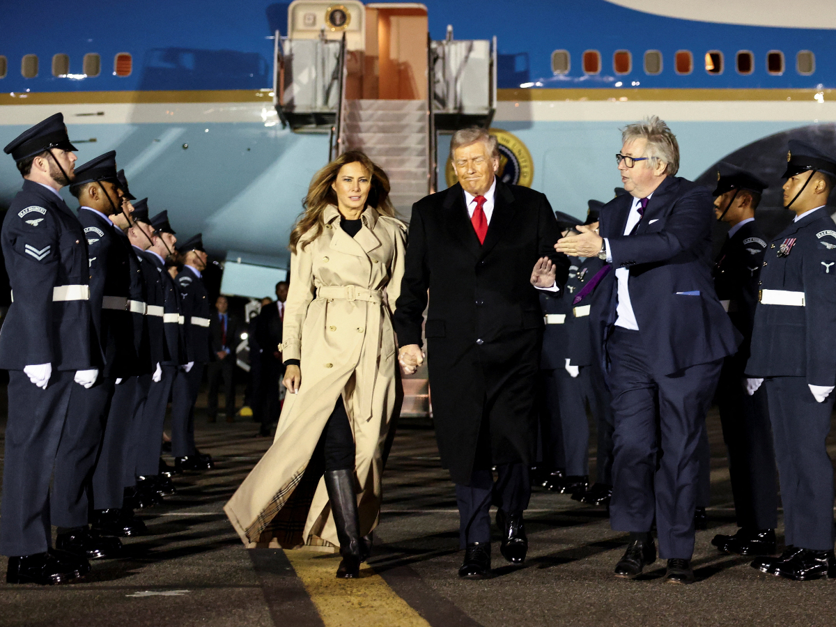 Melania Trump: Άφιξη στην Αγγλία με άψογο brit style